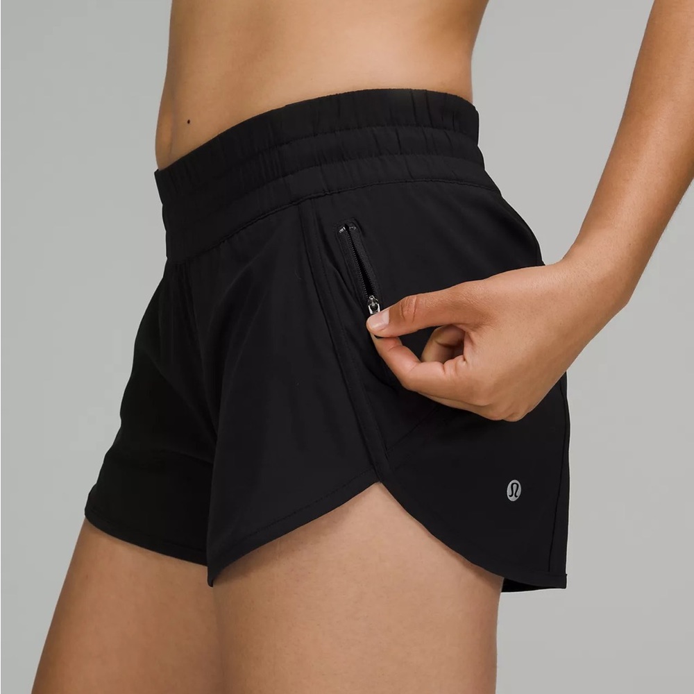 Lulu Lemon Tracker Low-Rise Lined Short 4" | Size 4